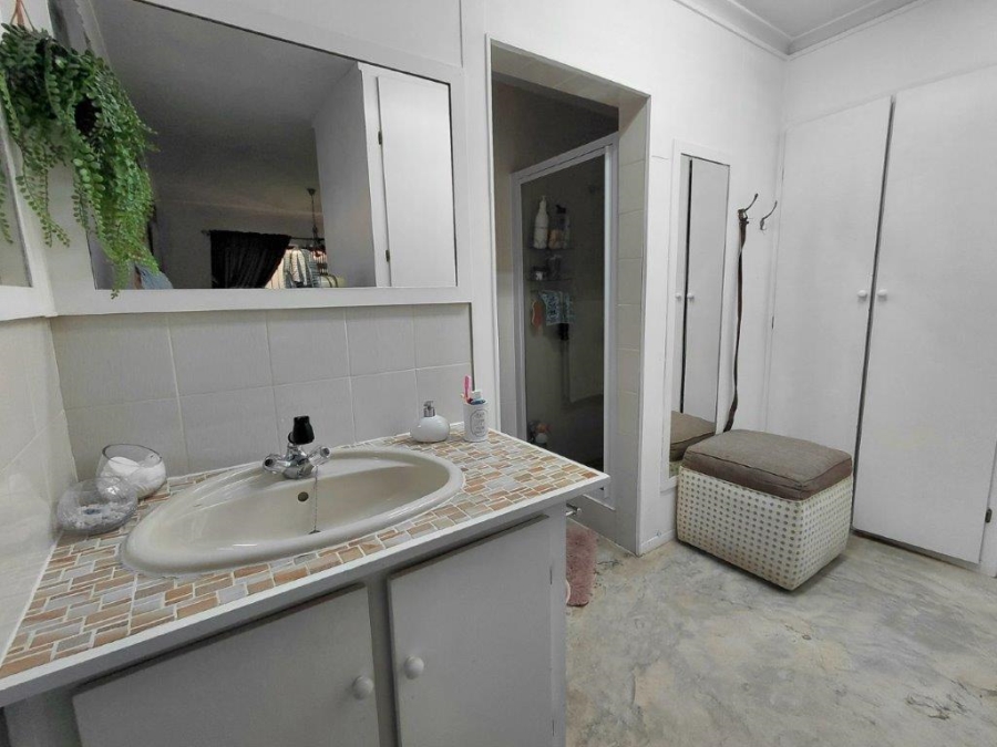 5 Bedroom Property for Sale in Winslow Western Cape